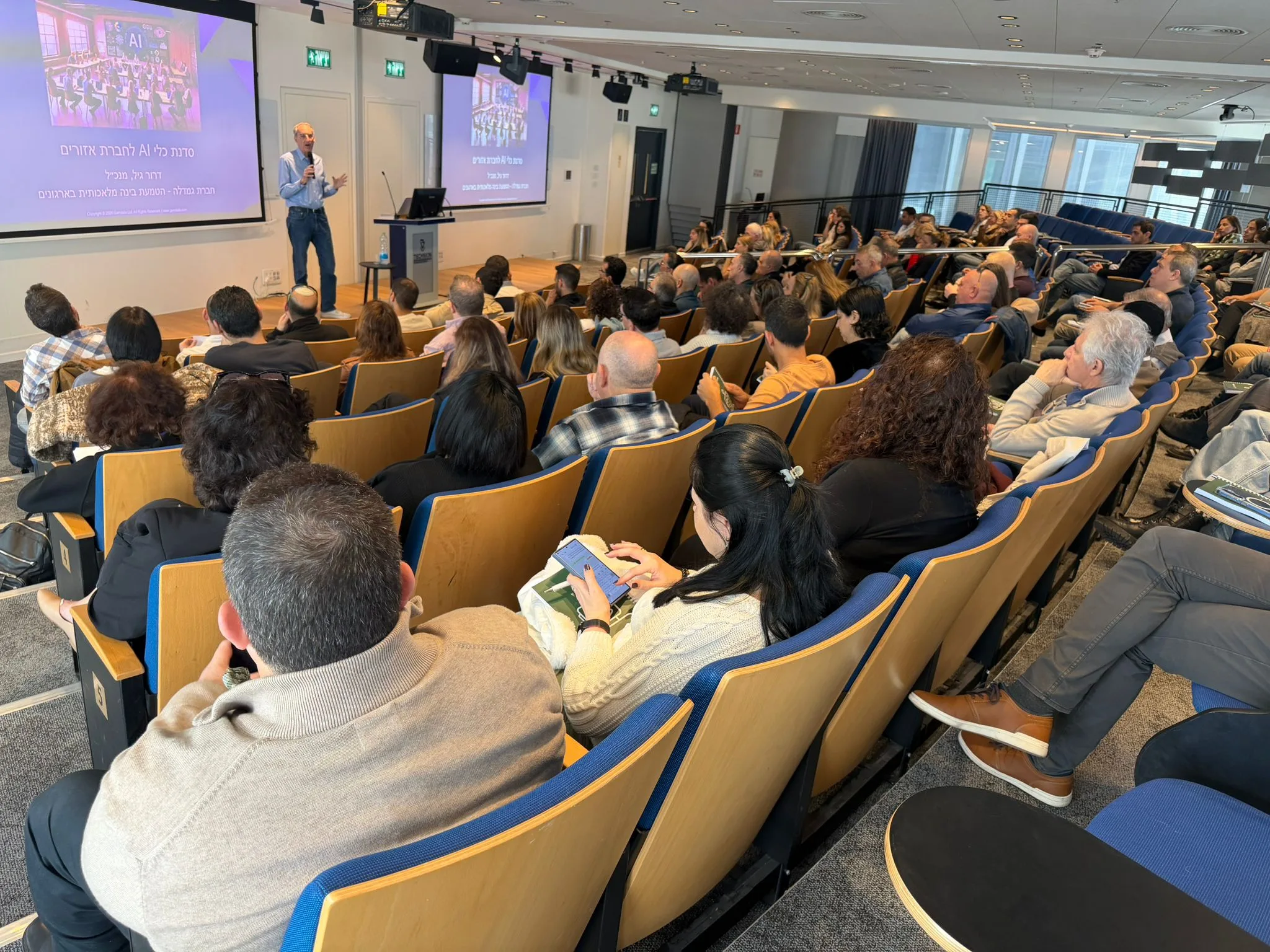 סדנת AI יצירתית למעצבים