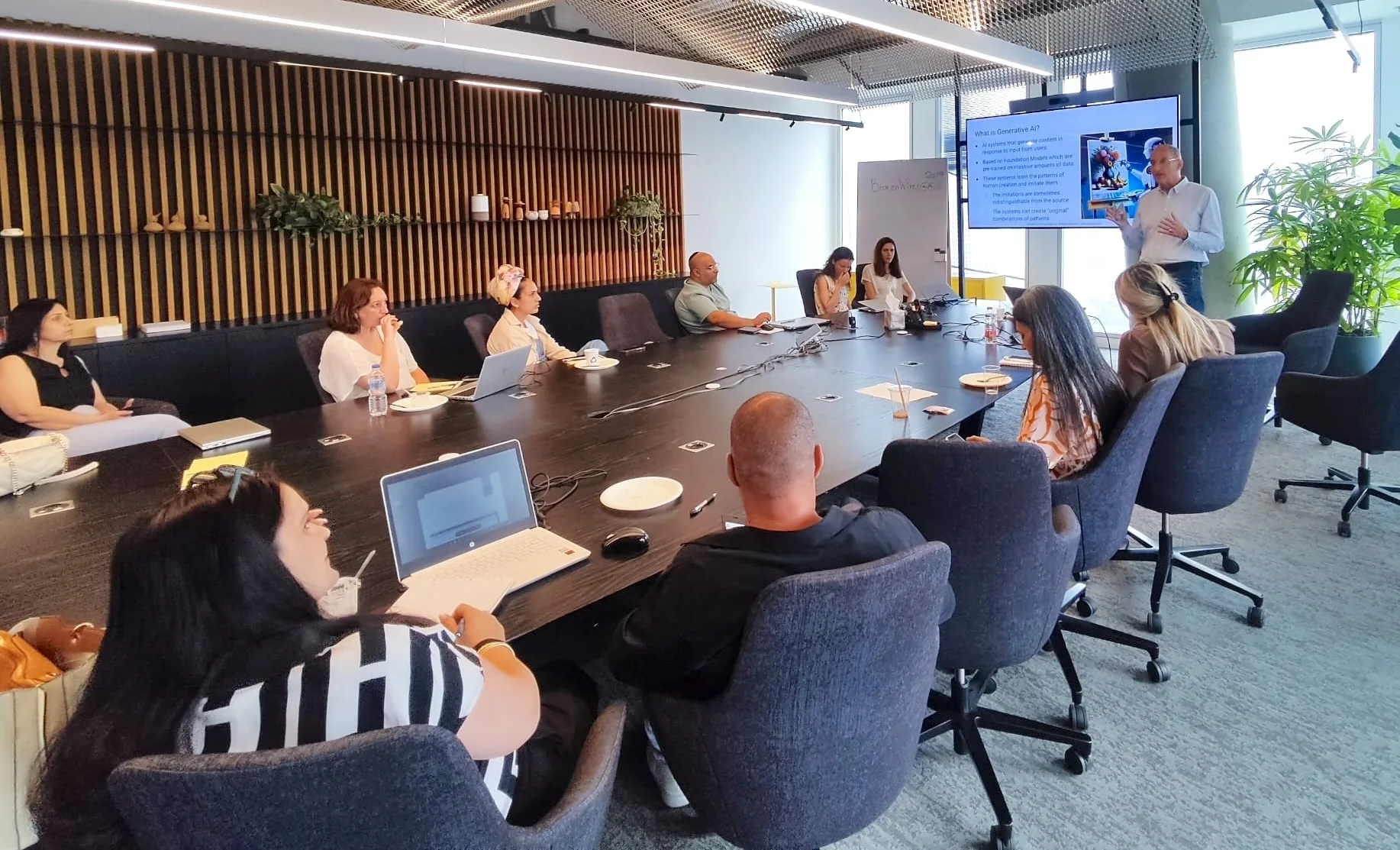 בניית אפליקציות עם כלי AI ללא קוד