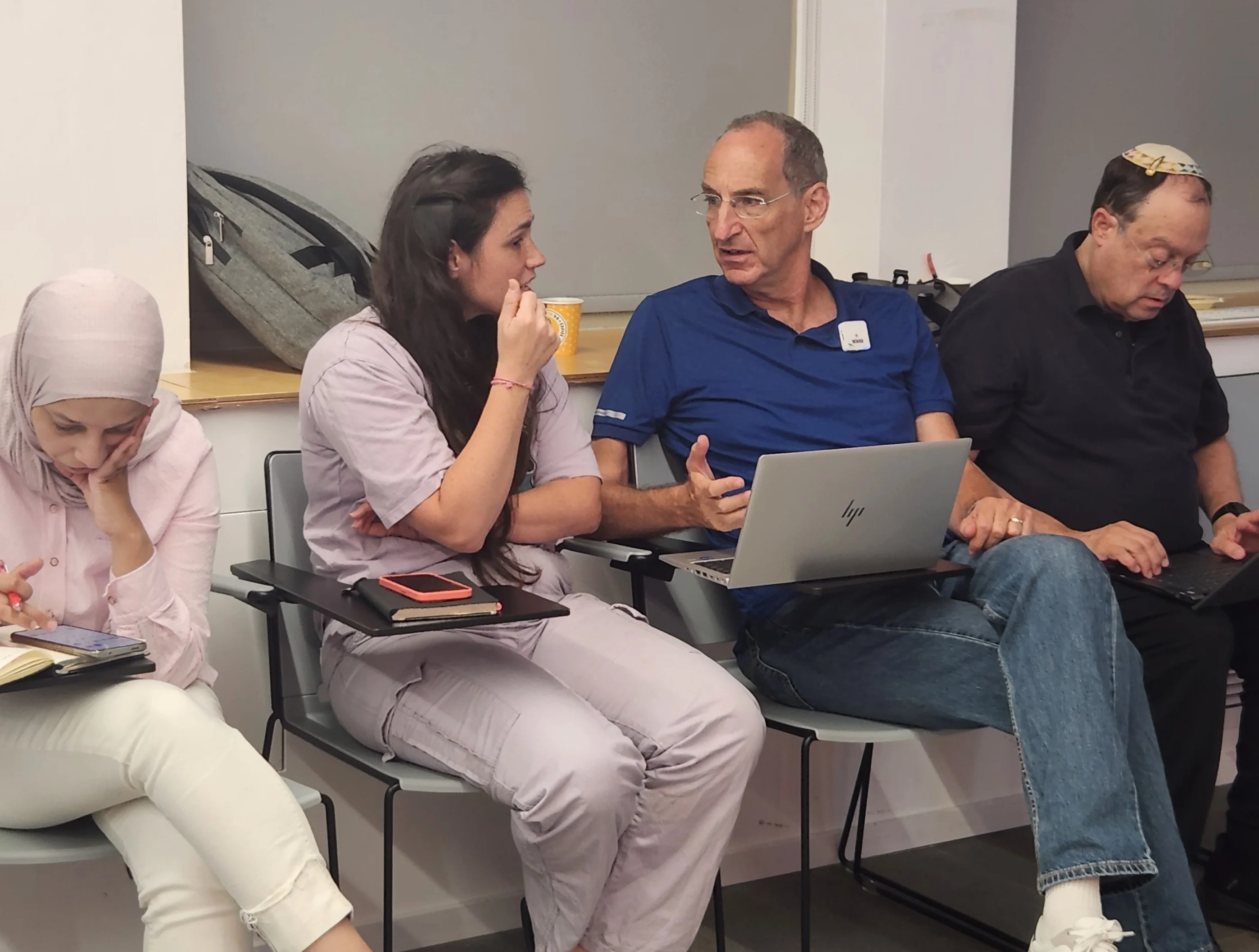 סדנת בינה מלאכותית יוצרת